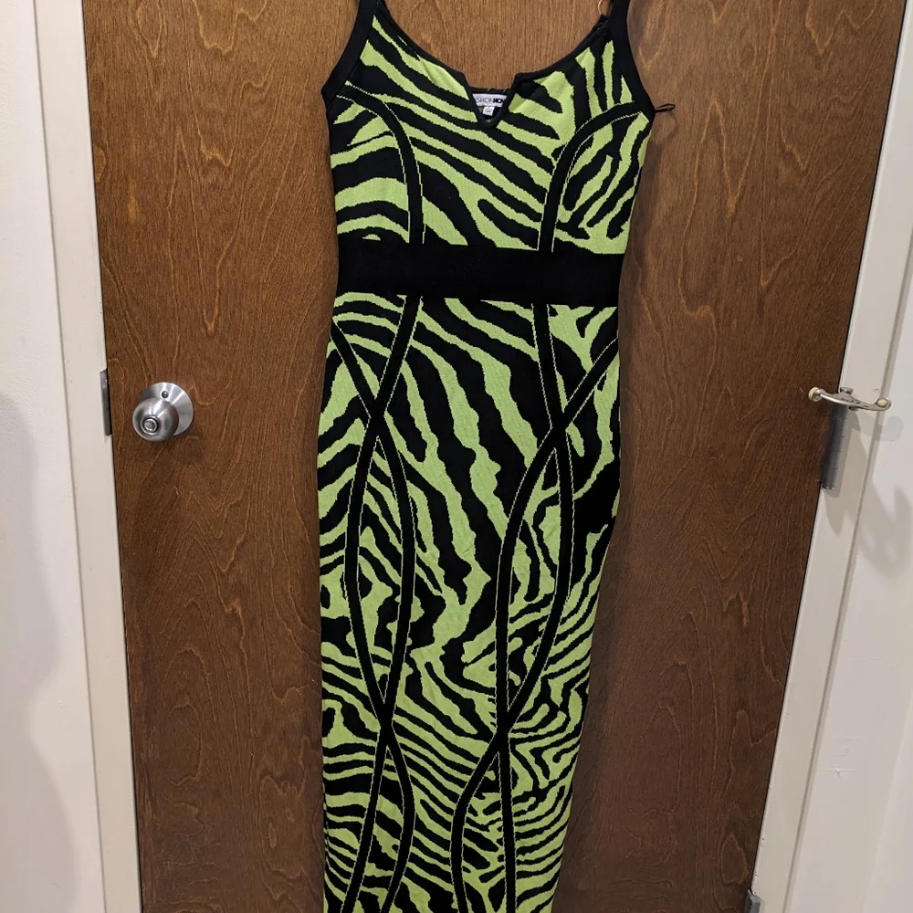 Dress - Picture 1 of 11